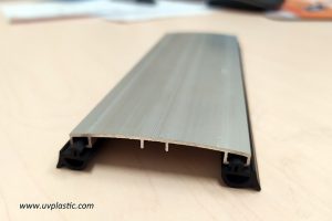 Juntador de placas de policarbonato macizo para techos